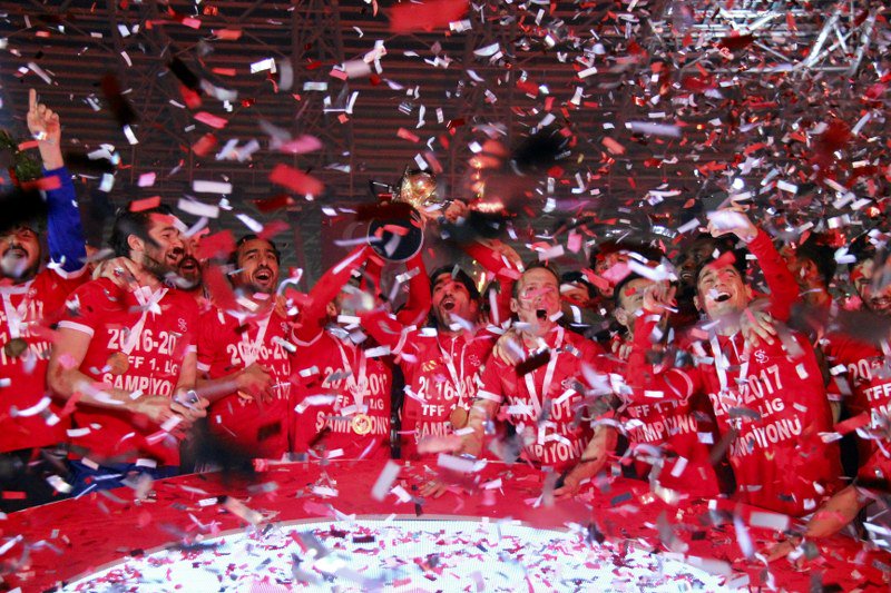 📸Sivasspor'da şampiyonluk coşkusu🏆
ntvspor.net/foto-galeri/si…