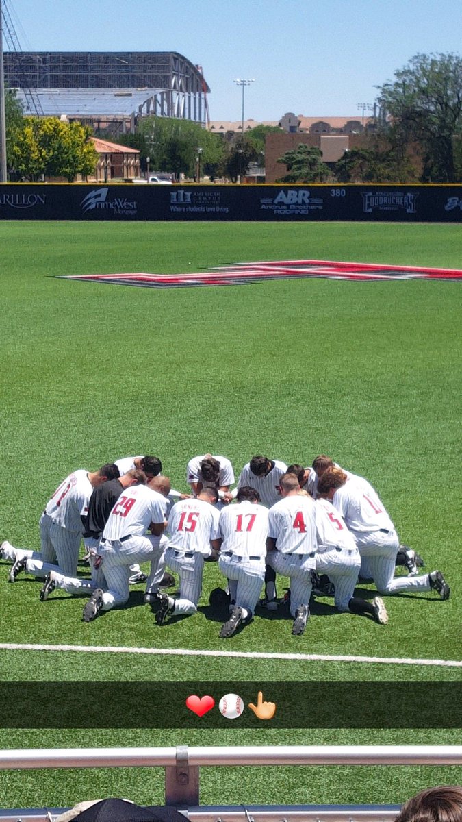 MsILoveBaseball's tweet photo. Beautiful day at the Law. #wreckem ❤⚾️👆 https://t.co/HjOpqMXrBN