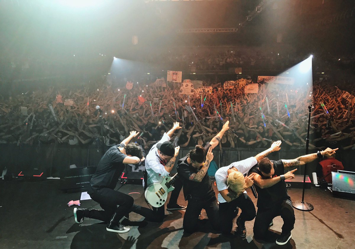 BenjieFede's tweet photo. ROMA SOLD OUT !!! PAZZESCO 🤘🏻🤘🏻🤘🏻 ci vediamo domani sera.. baci https://t.co/RJpxWnsMGe
