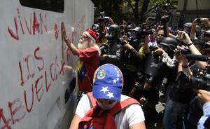 antoniocanovag's tweet photo. Mientras más alto grites que son "terroristas"; 

Más claro se escucha que eres un dictador https://t.co/tEIfpB66P5