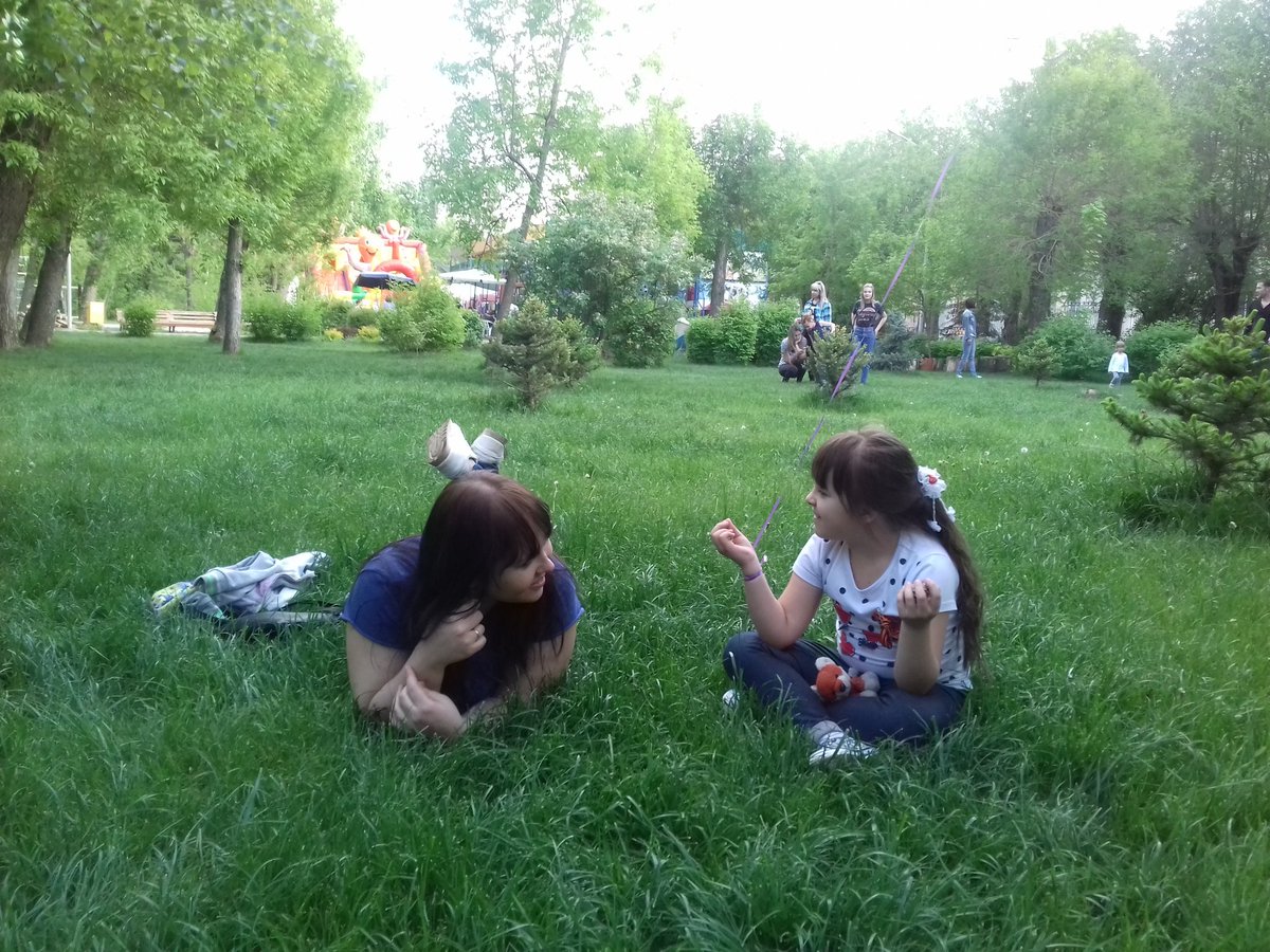 iam_KateCarter's tweet photo. Случается иногда тёплая погода в этом мае)))) секретничаем с Софи) #волгоград #мояСофия https://t.co/7rdyDnVSFg