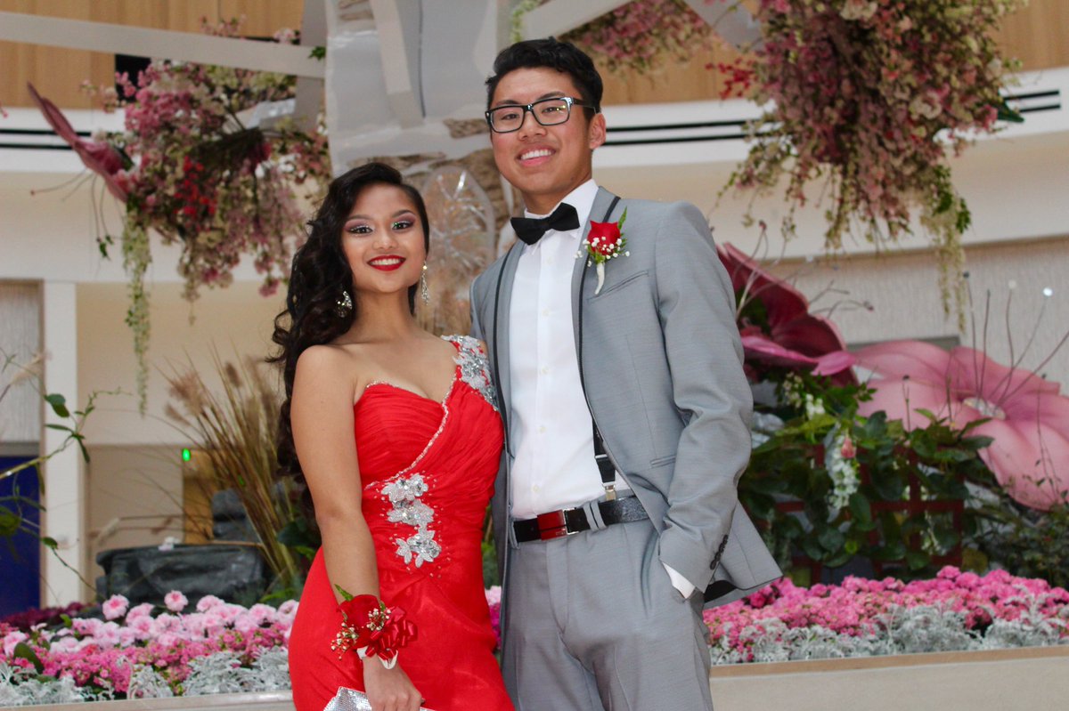 muninilisa's tweet photo. All this highlight, but you're still the highlight of my night. 💫#OxonProm2k17 https://t.co/4gQFxPAG13