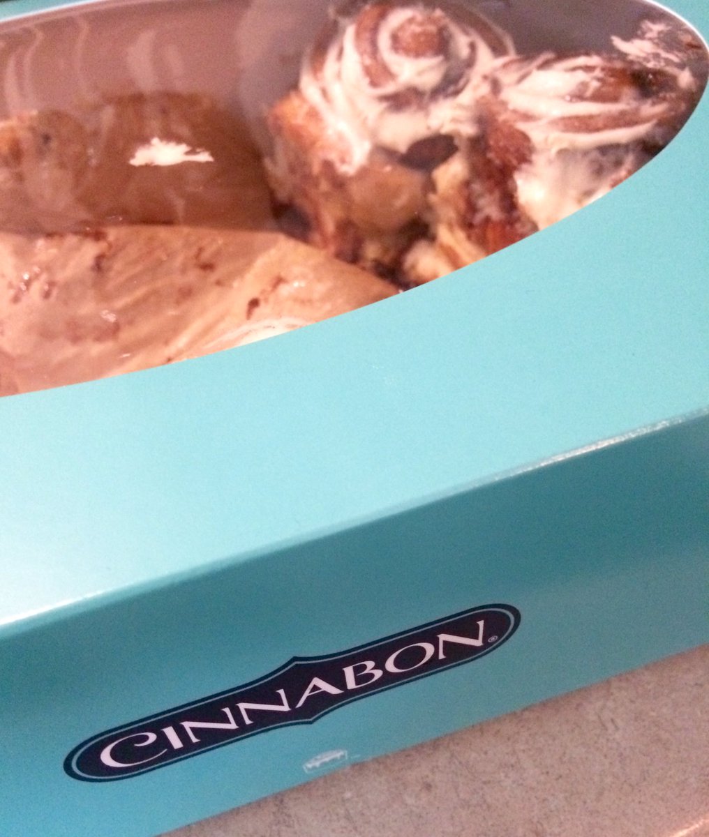 KariBateman's tweet photo. Thanks to #cinnabon i may have diabetes.  #canteatjustone #18pack https://t.co/IJJltuxabt