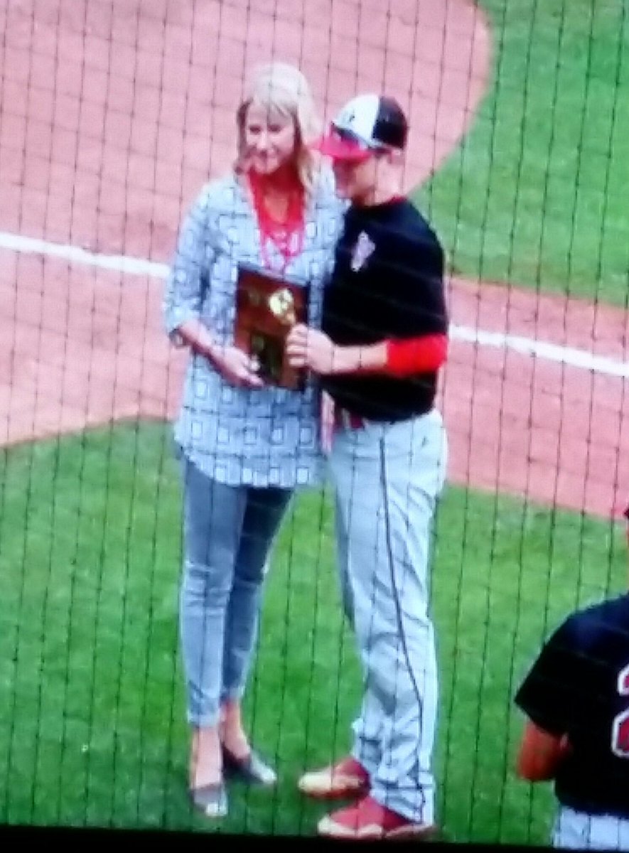 ViloniaHS's tweet photo. Eagles win 9-2 over Magnolia!! State Champs!!! Cody Mitchell named MVP! #viloniapride https://t.co/Br1ifKVyHo