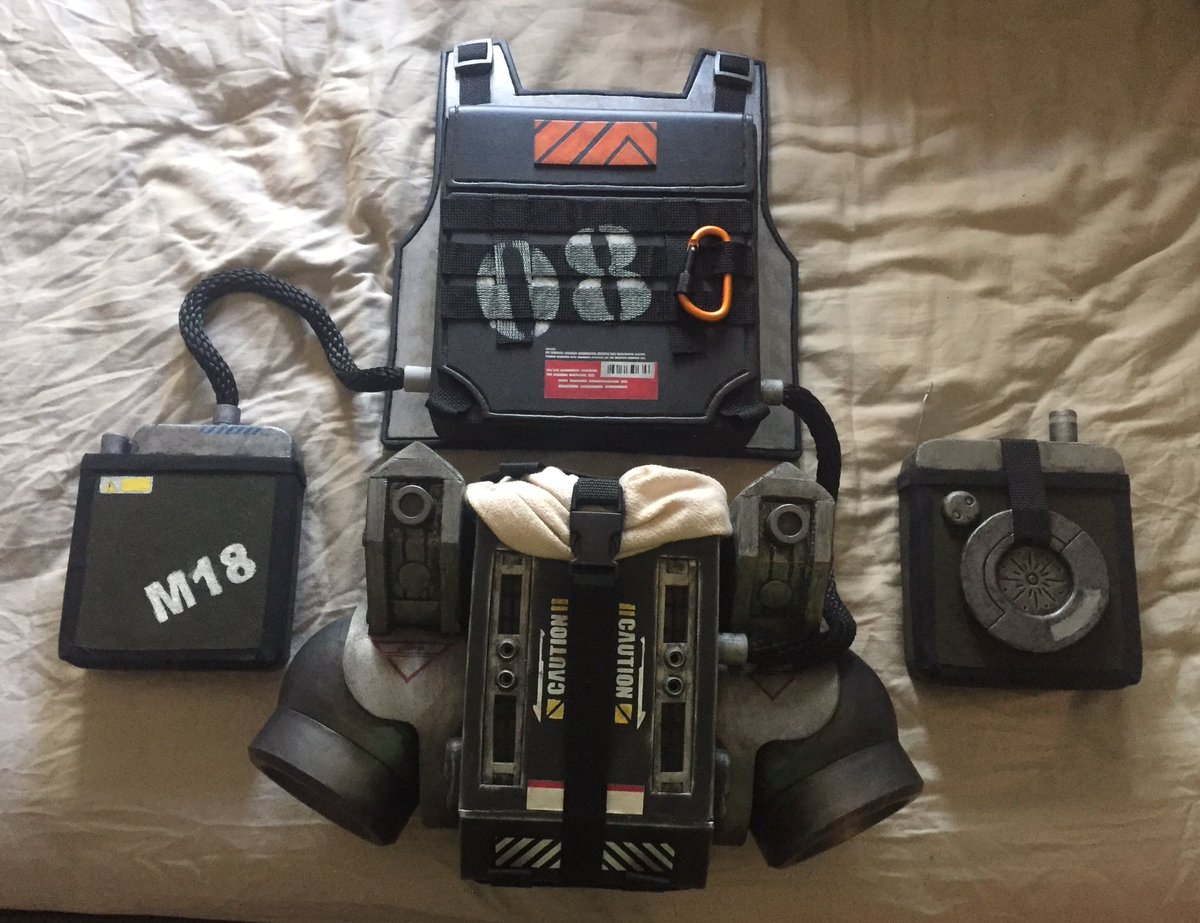 ApsisProps's tweet photo. Calibrating jump kit...

#Titanfall2 #cosplay #jumpkit https://t.co/qteTbdu2Um
