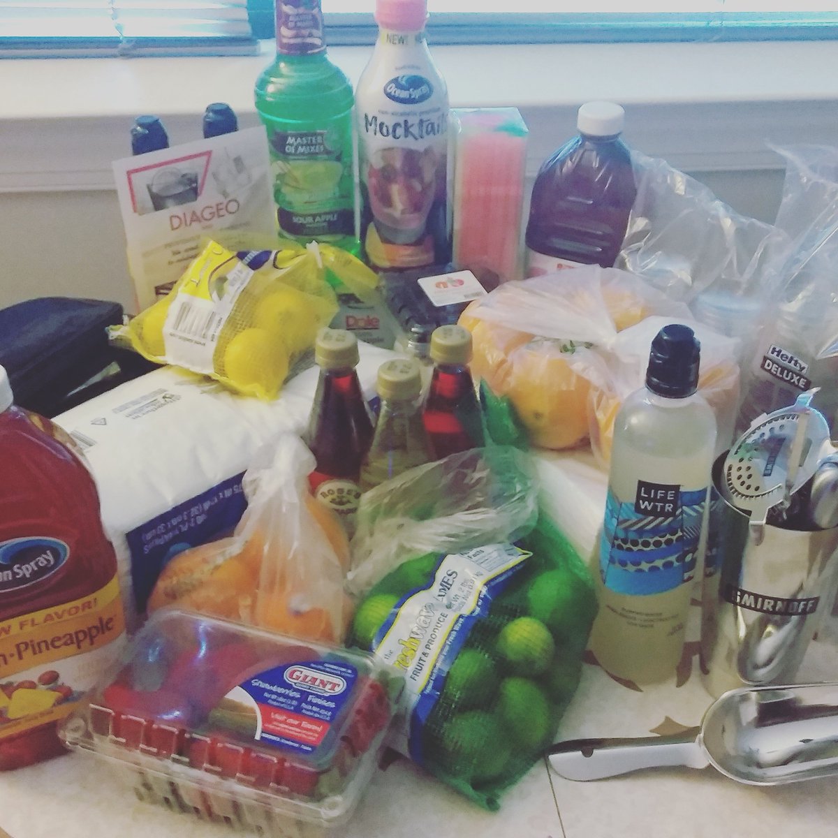 ThimSlickSwayze's tweet photo. #Setup #Bartending event
#DcBartender #Mixology #Mixolgist🍹🍹🍹 #Spirits #Cocktails #Drinks #DC

#MobileBartending🍸 https://t.co/FKMLfRVCqX