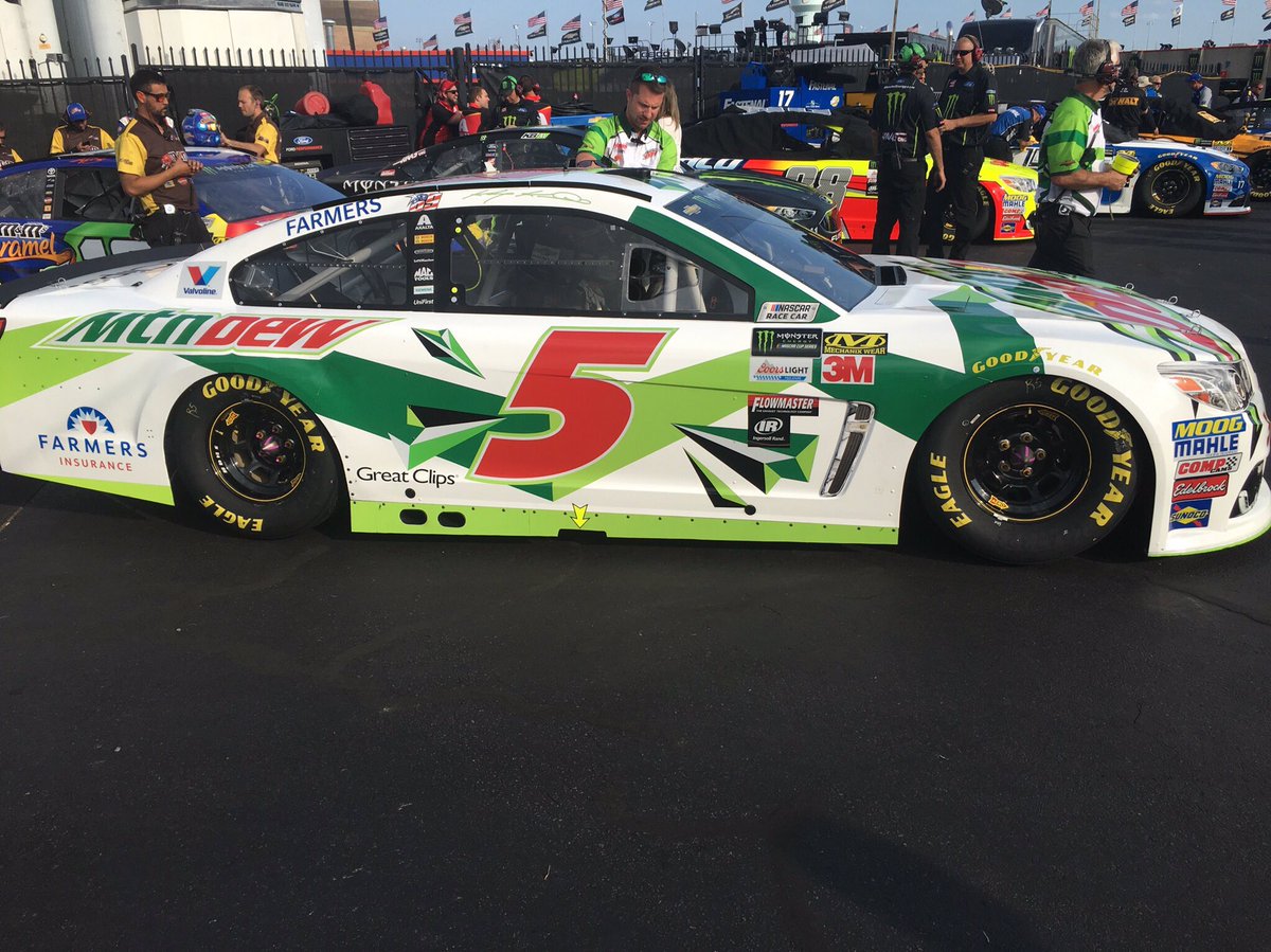 MickTurski's tweet photo. 69 sticker on @TeamHendrick cars @JimmieJohnson @DaleJr @kaseykahne 👏👏
#GetWellSoonNicky 
#NASCAR #AllStarRace https://t.co/UKNPH30qnZ