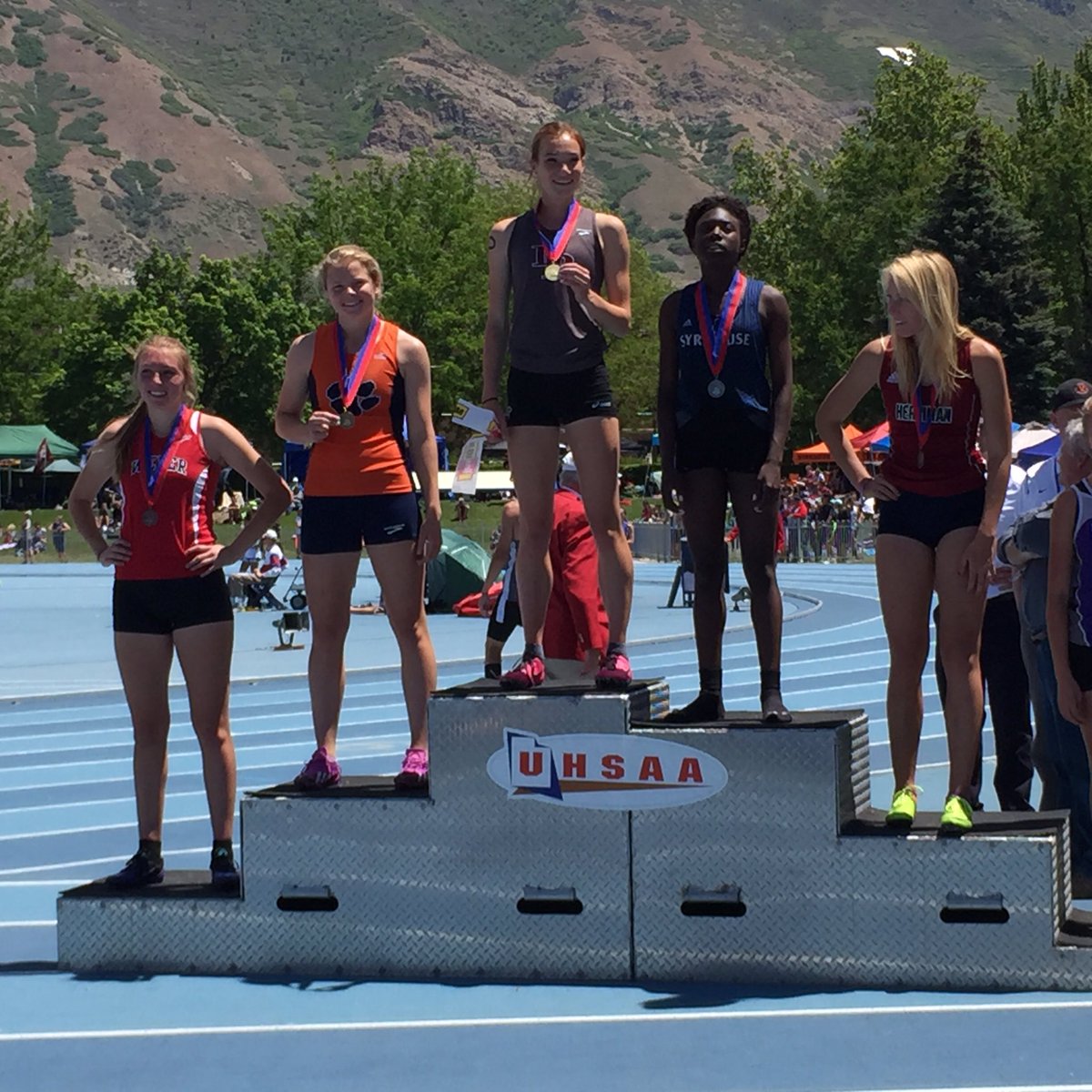 RunningBengals's tweet photo. Laura Lundahl places 3rd at State in the 400m! @bengalsbhs https://t.co/gLzOr6O0A1