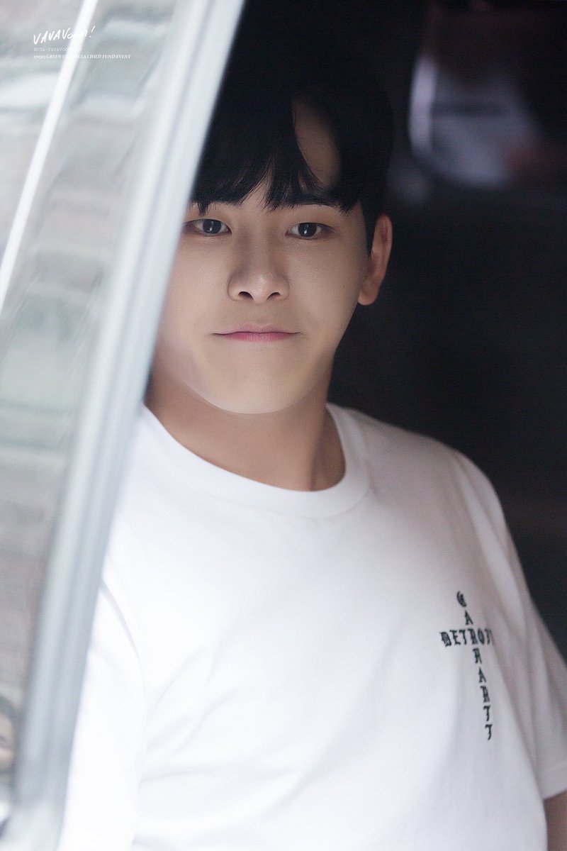 ot7picts's tweet photo. [#hoya #호야] ♡ 🌙 https://t.co/VXikh9ALxA