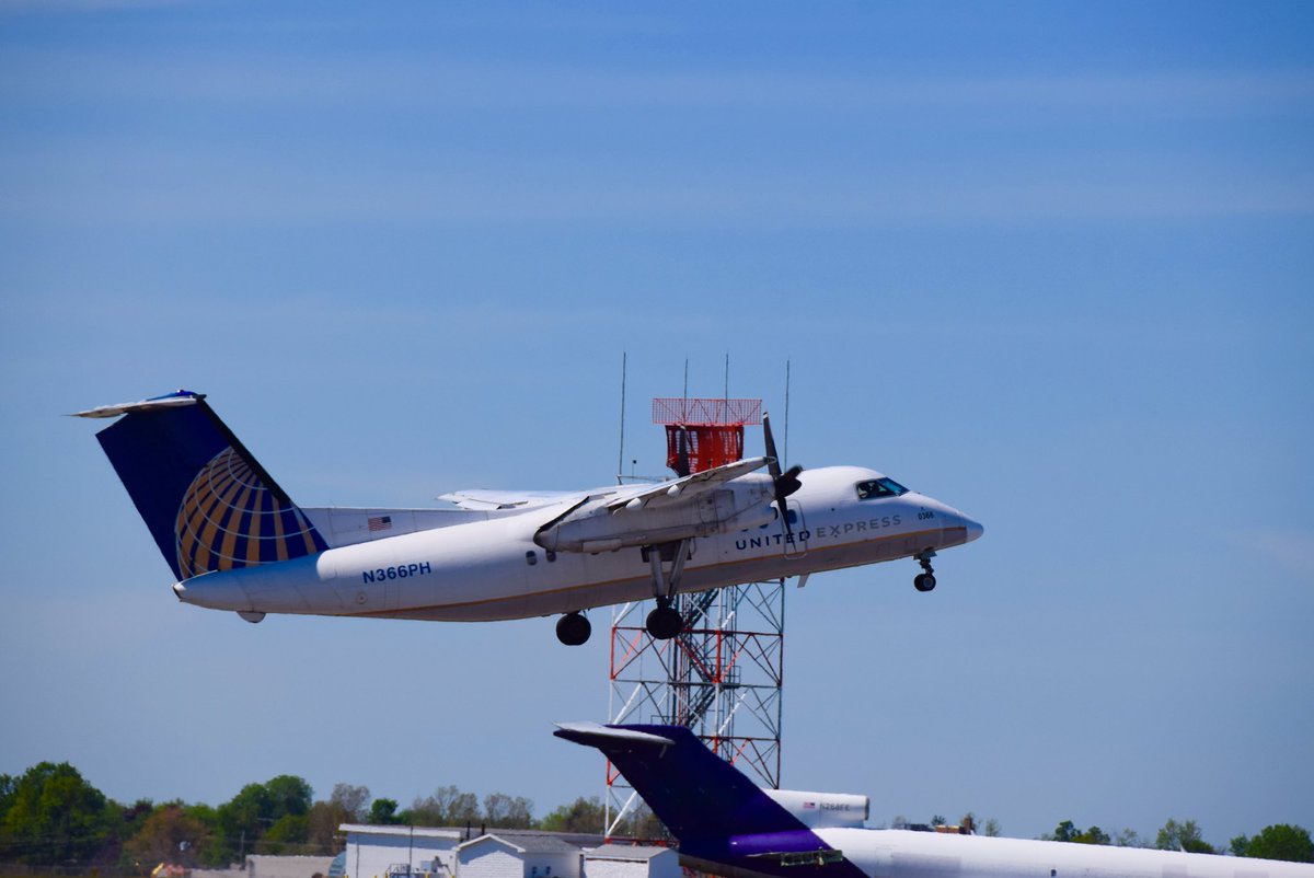 BUFAirport's tweet photo. @united flight 4824 departing to @Dulles_Airport on this beautiful afternoon 🌞😎 where are you flying to today? #flybuffalo https://t.co/JgJvzzBbf6