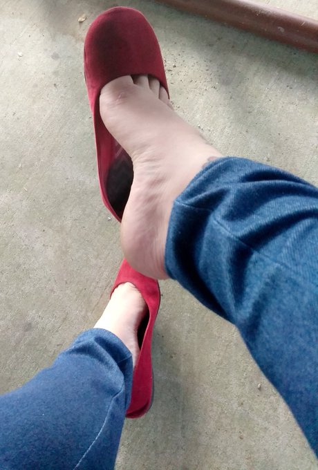 Oh my, I need new shoes. These are old.  Buy my old flats, fund my new shoes!  #footfetish @RTchastitypig<a href="/tag/footfetish"class="tags"><span>#footfetish</span></a>