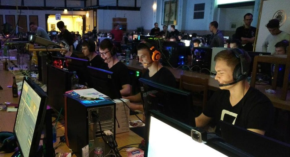 Jawoll! Das Viertelfinale der <a href="/BoerdeLAN/">BoerdeLAN</a> konnten wir mit 16:12 (mirage) für uns entscheiden. GG&amp;WP @TRG_Community .p0werelite, gutes Spiel!