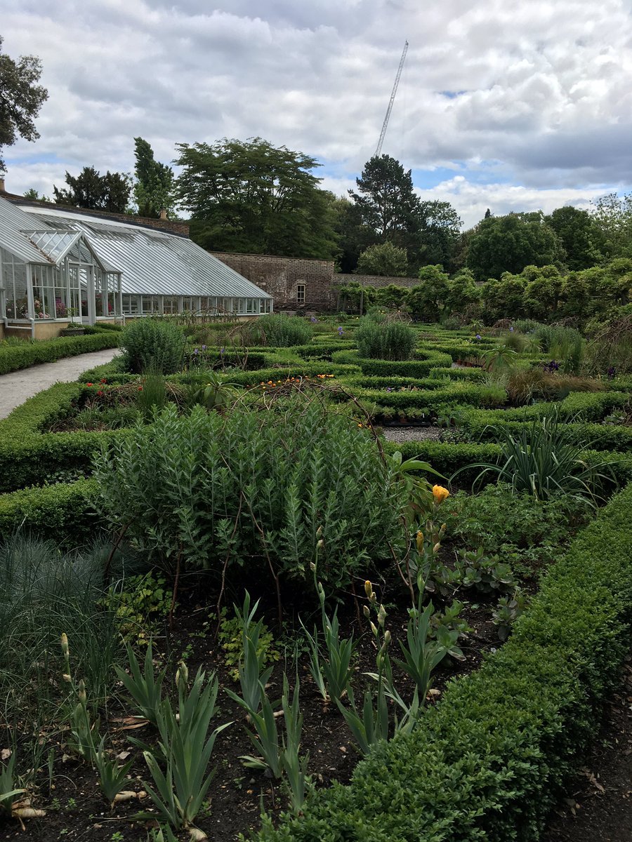 The_SaLADS's tweet image. Some shots from today's Salads tour of @FulhamPalace #fulhampalace #bishopsoflondon