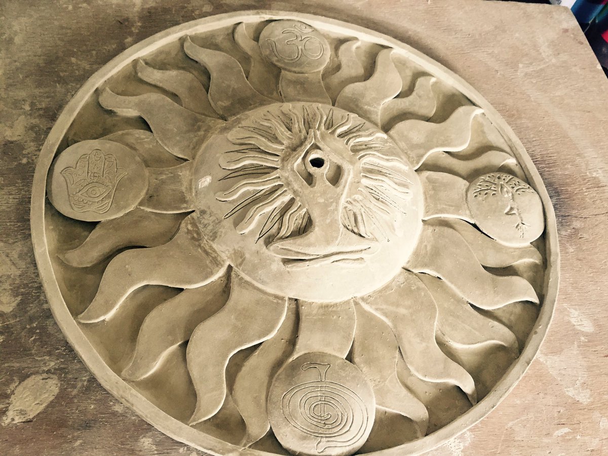 MemoryLnclocks's tweet photo. My latest commission. A yoga clock with raised detail. https://t.co/gvZkMvpzRx