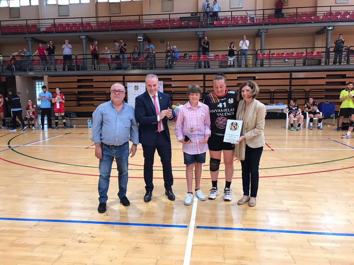 blazquezbalonma's tweet photo. Agradecer que nos acompañará @mtgirau @AjuntamentVLC para despedir a @atrix14 tras una vida dedicada a nuestro deporte. Siempre ejemplar 👏🏻 https://t.co/Xy7W3mOJ3G