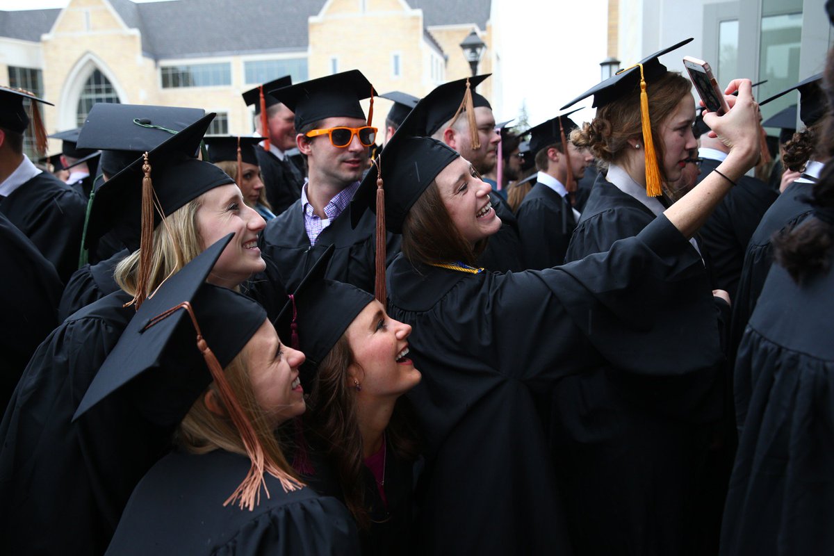 UofStThomasMN's tweet photo. See YOUR social media posts from today! #TommieGrad #UST2017 https://t.co/8xujQRCerZ https://t.co/qHdq5KVBcf