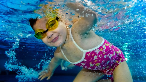 Happy #NationalLearnToSwimDay! When Should Kids Start Swimming Lessons? @CBCParents has the answers! bit.ly/2l95Pys