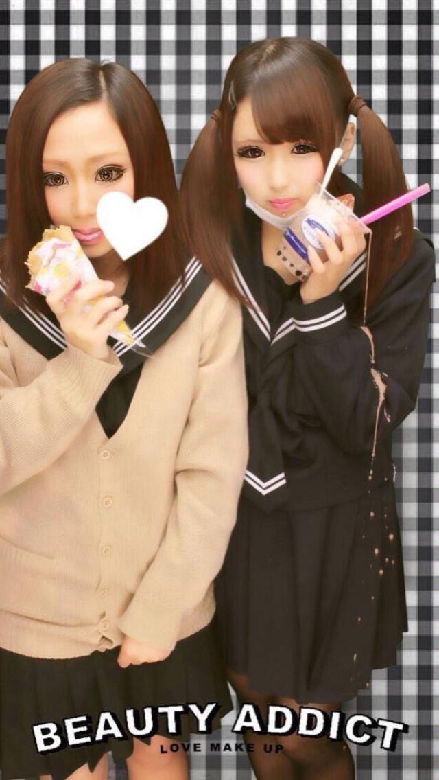 shinoise's tweet photo. @ltcmdr927 初めまして、私この手の画像がめちゃ好きなんですがこれ含め4枚しか持っていません。なんて検索したら出て来るかわからないので悲しいです。 https://t.co/2la7KGHhDD