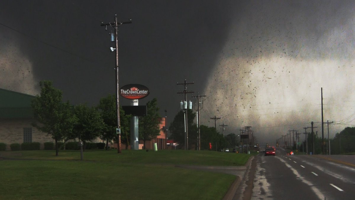 Padmasankha_SL's tweet photo. May 20 2013 - Moore, OK 
Image - https://t.co/5bc8q6jLmg (youtube) https://t.co/O421IKqRoK