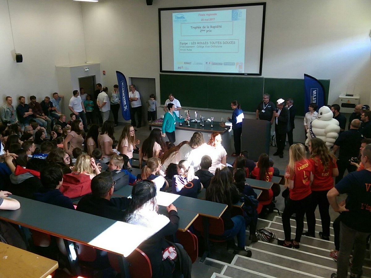 IutTroyes's tweet photo. Remise des prix #CourseEnCours en @GmpTroyes  Bravo à tous les concurrents. Merci à @Michelin pour son soutien https://t.co/KxP2DEoIjr