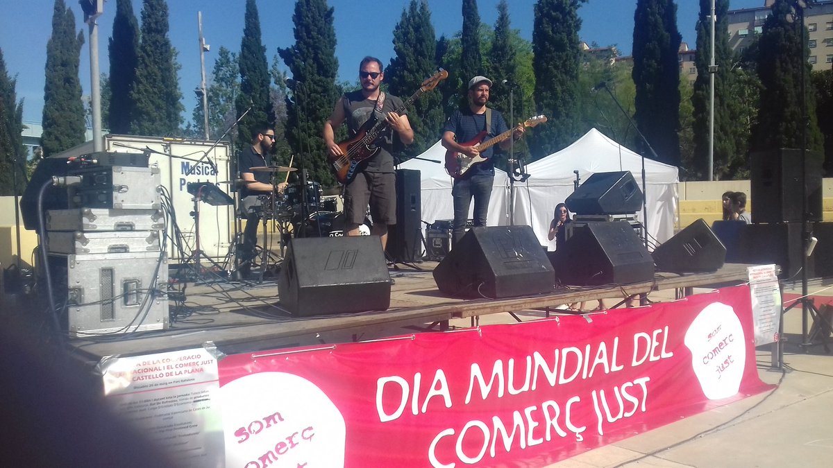 CVONGD's tweet photo. Ya está preparando su concierto en #Castellon @sombrerodecolor. Lo vamos a disfrutar!, veniros! #SomComercJust https://t.co/1rAPb3ZvH4