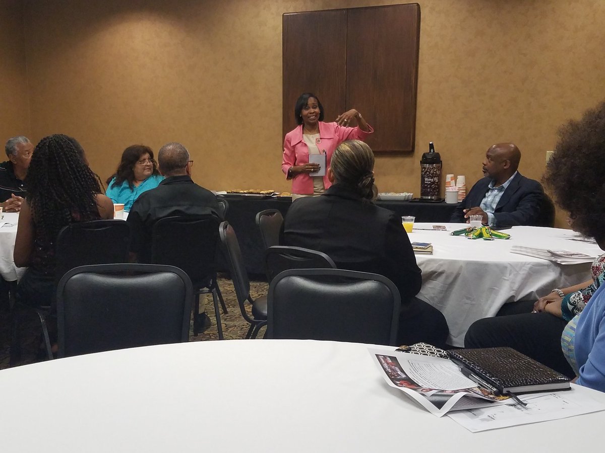 IvyRTaylor's tweet photo. At #eastside community meeting discussing #Jobs, #education, police-community relations. @COSAGOV @SATXPolice @EastPointSA @SAPromiseZone https://t.co/4pdcJhA5Rp