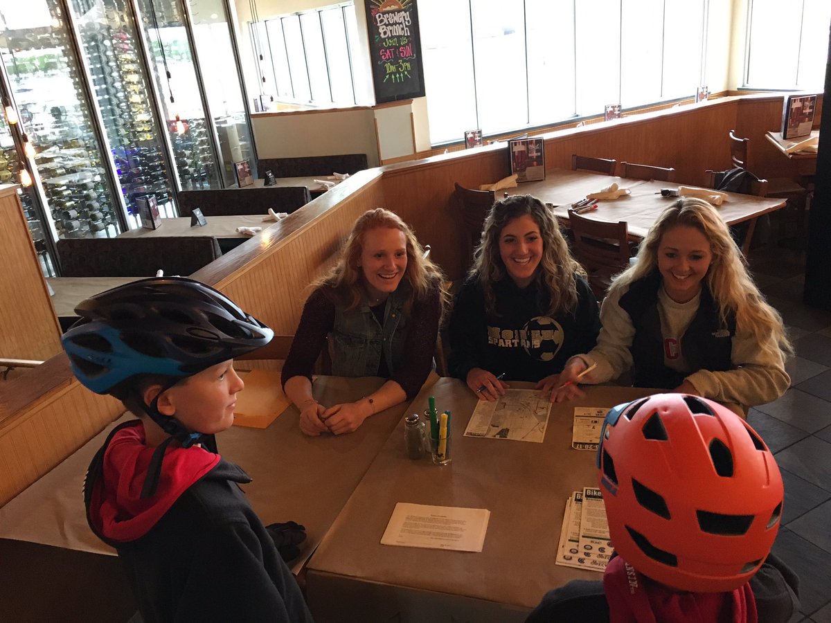CoachBradWeber's tweet photo. #BikeOsh pit stop @FoxRiverBrewing w/@Sydney_Supple @_alexpascarella @hailey_huisman @CommunitiesONHS https://t.co/etydkjox28