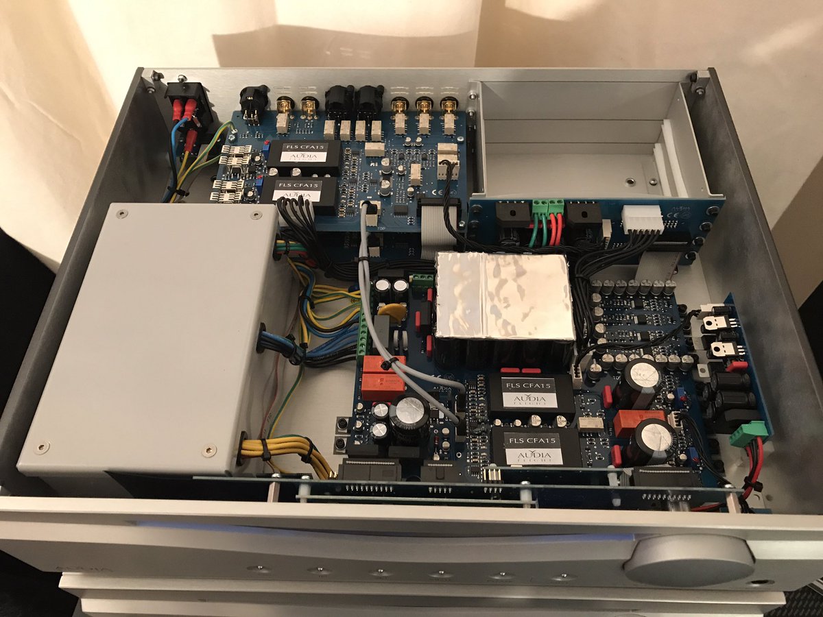 Absolute_Hi_End's tweet image. Audia Flight FLS1 Preamplifier and FLS10 integrated amp uncovered #audiaflight #audiafls1