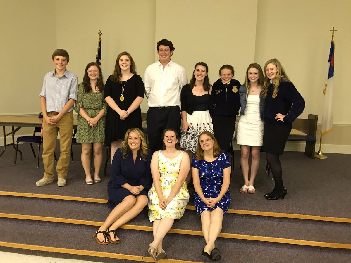Pinecrest_FFA's tweet photo. Pinecrest FFA banquet 2017💙💛 https://t.co/VmfdhQ0bsr