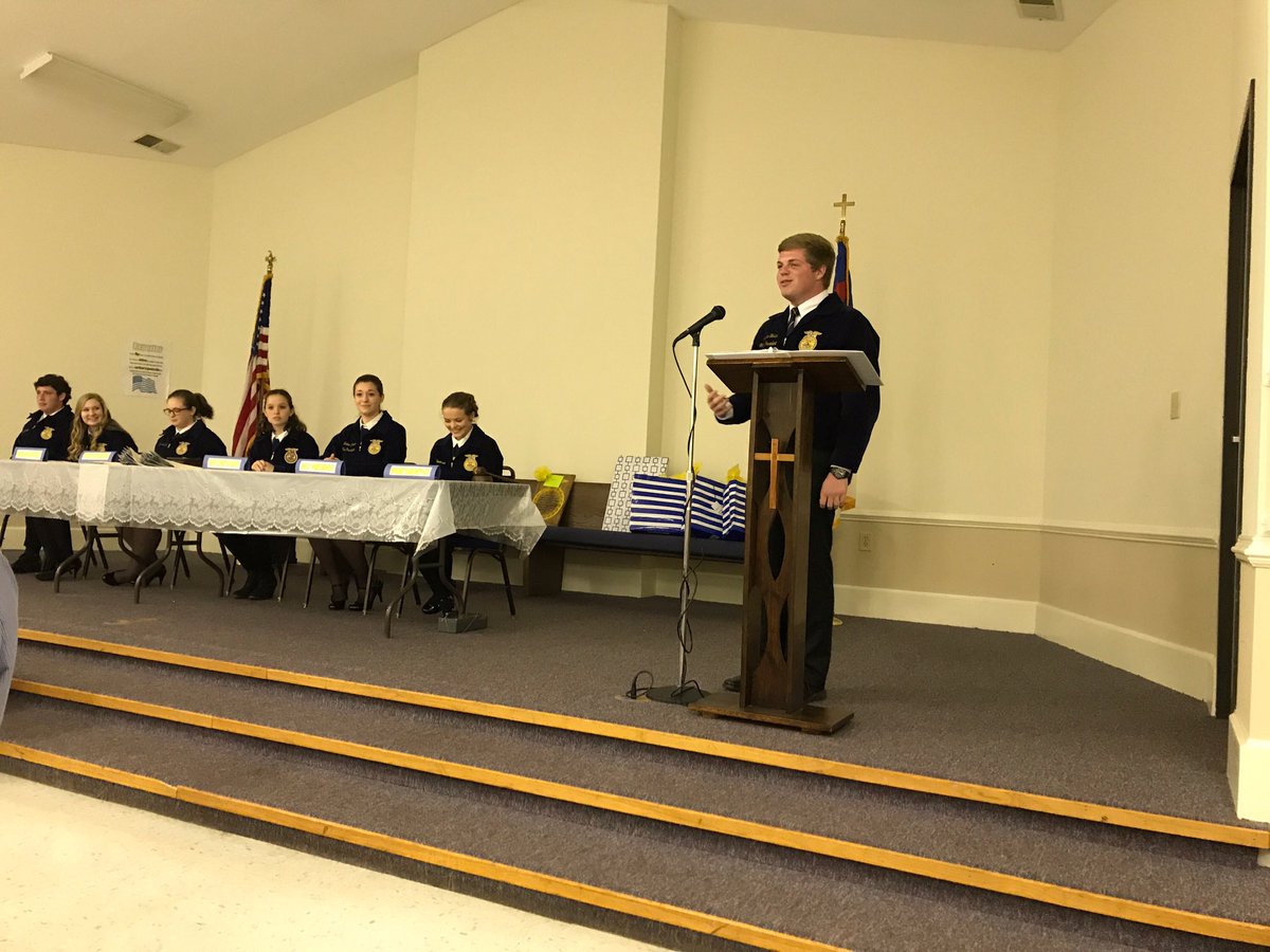Pinecrest_FFA's tweet photo. Thank you @LaynetheBaker for being our special guest speaker for banquet! #followyourpassion #ffa #ncffa #parksandrec https://t.co/de6a7l2SoV