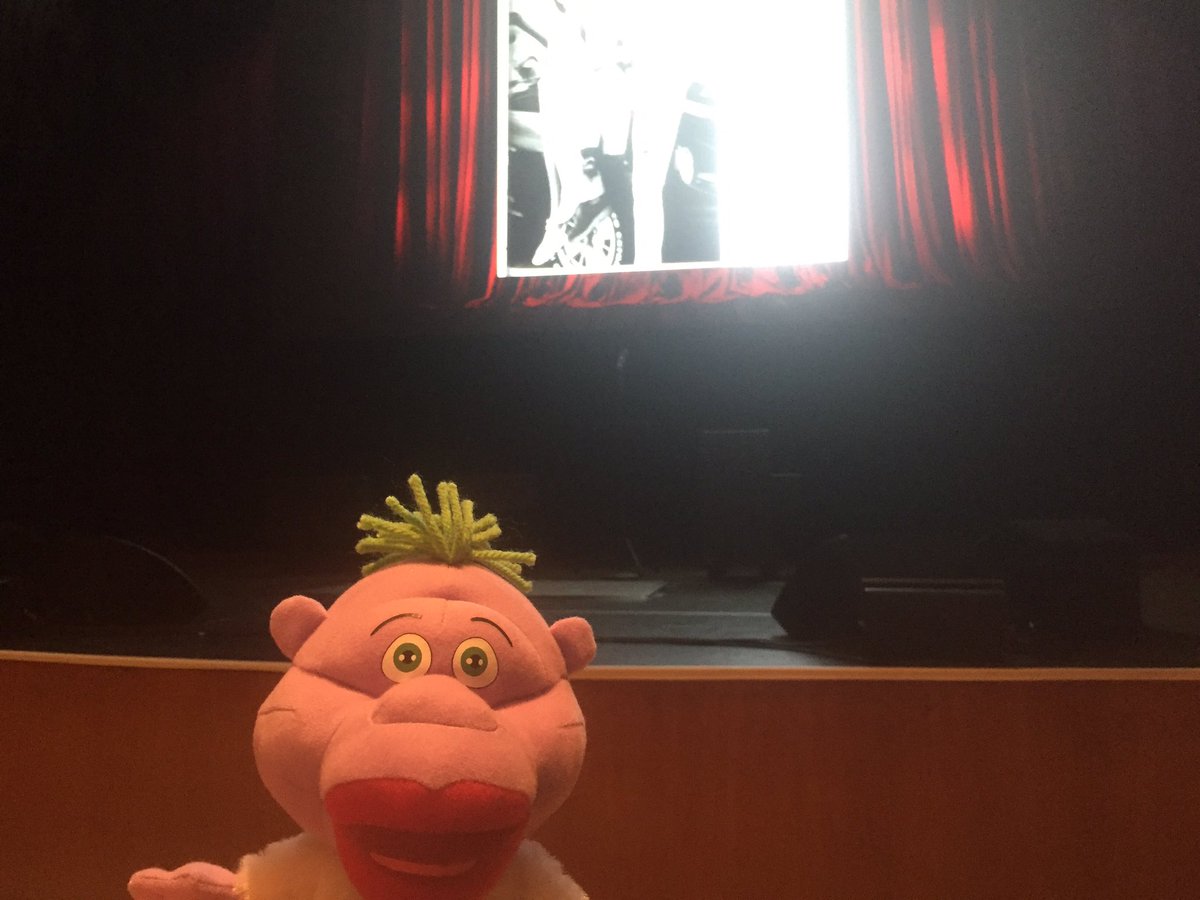 EmmaLRHoward's tweet photo. @jeffdunham So freaking excited!! 😆😆😆 Front row with baby Peanut!! 🙈😂 xx https://t.co/BpIiXzuCqU