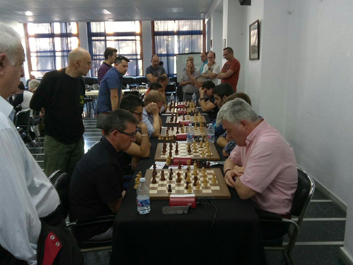 AteneoMaritimo's tweet photo. Empieza la ronda 4.
Por problemas de calor hemos perdido dos tableros, retransmitiendo solamente 4 partidas. 
#ateneovalencia https://t.co/7G6txw2CJu
