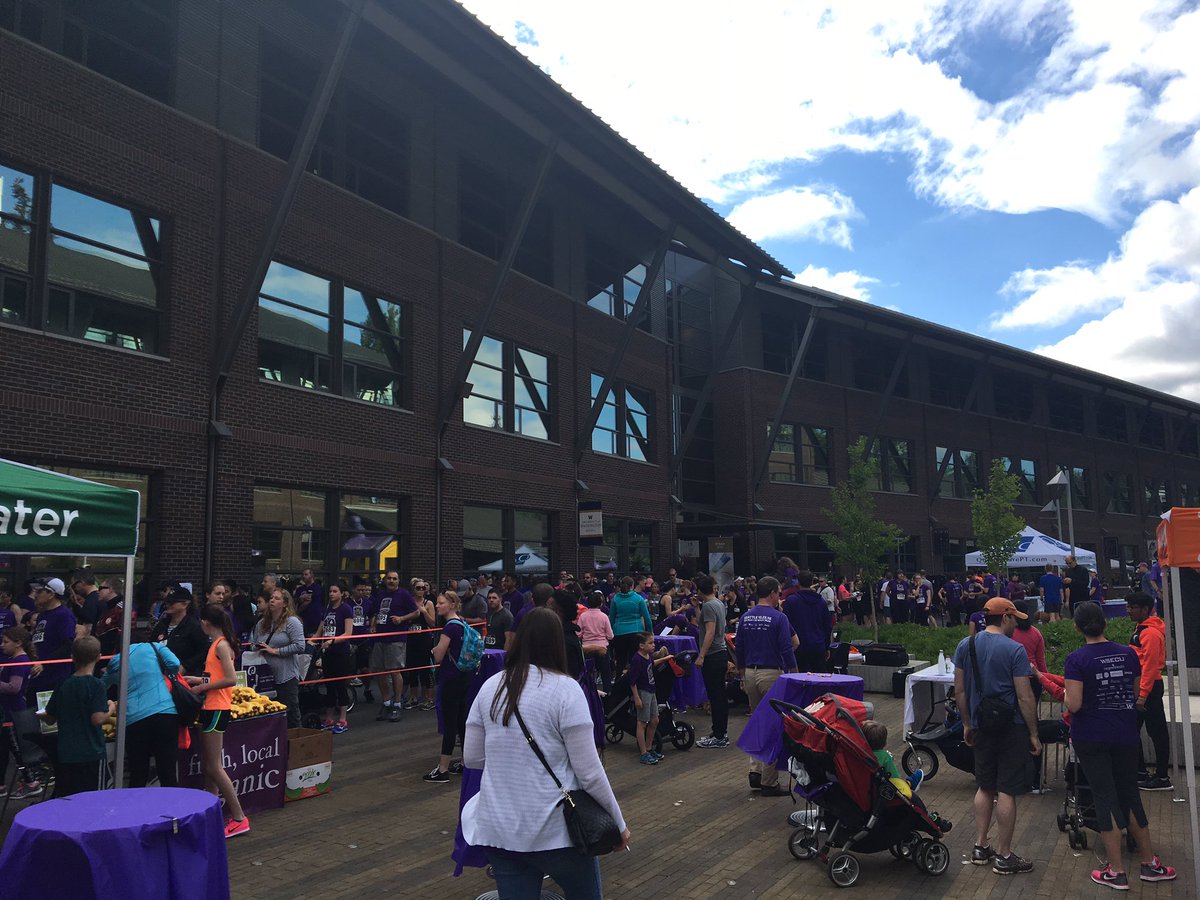 WillRance's tweet photo. .@WSECU #uwbothell 5K we are about ready to run #WSECUALLIN https://t.co/bKH6KRDKLn