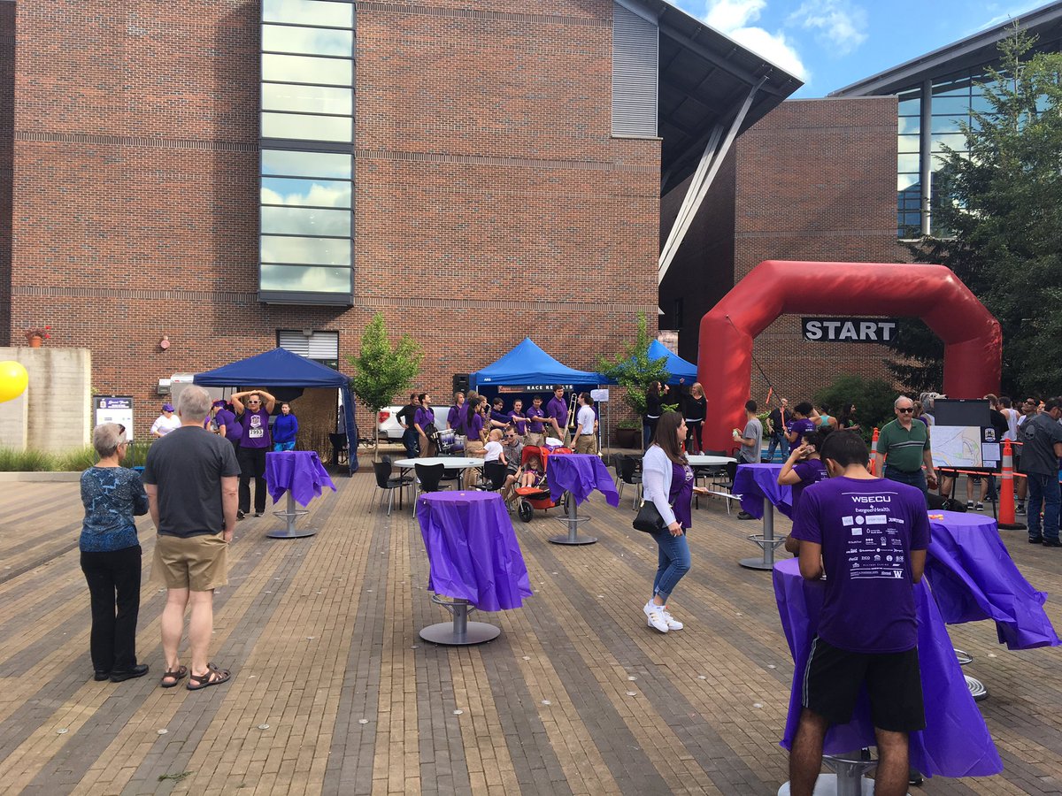 WillRance's tweet photo. .@WSECU #uwbothell 5K we are about ready to run #WSECUALLIN https://t.co/bKH6KRDKLn
