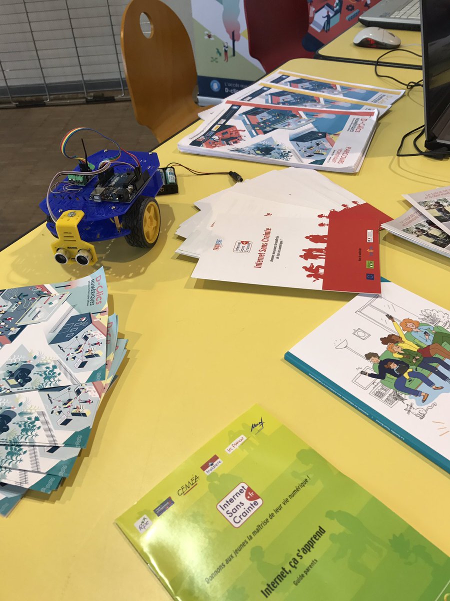 CamilleMontorio's tweet photo. Stand #dclicsnumeriques à l'EVENT Génération Numérique à la Talaudière ! #Encore1heure https://t.co/k01G7EWWFc