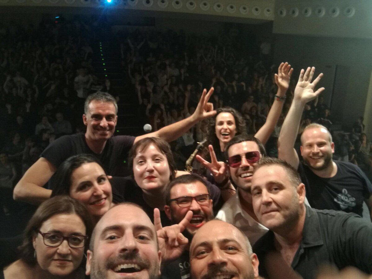 montsesax's tweet photo. Q nunca falte #música y #solidaridad #PasicoSuena lujo d alumnos, compis y padres #CAES #VirgendelPasico #PasicoII #prometeo #viejosrockeros https://t.co/EipSxcQ1to