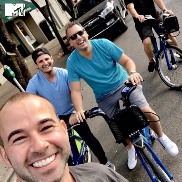 MTVFR's tweet photo. Le samedi soir sur MTV ๐บ
20h45 : #LesJokers
22h25 : #RidiculousFR
23h20 : #JackassFR https://t.co/jjkzZo2O08