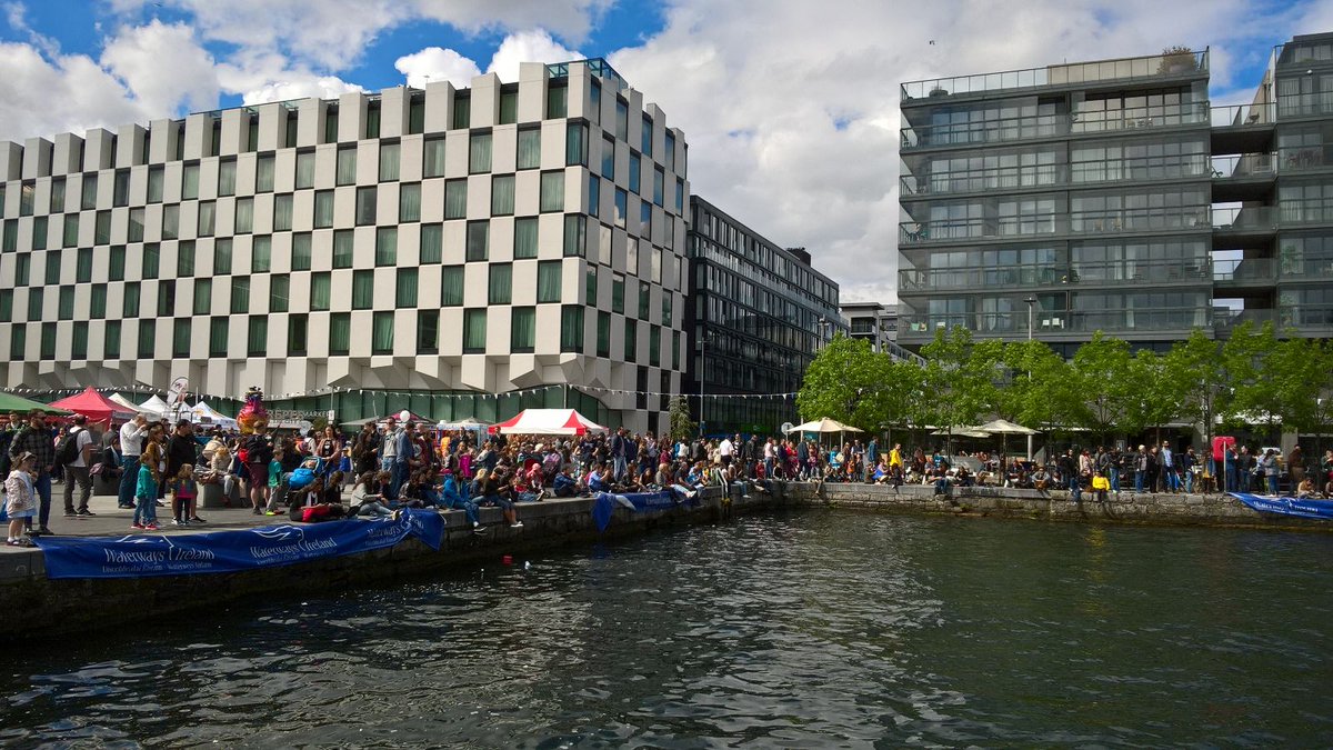 waterways_Irl's tweet photo. Getting into the swing of things at #DockFest17 lots of action on and off the water at Grand Canal Dock #Dublin come check it out! https://t.co/tmDv6N5LFK