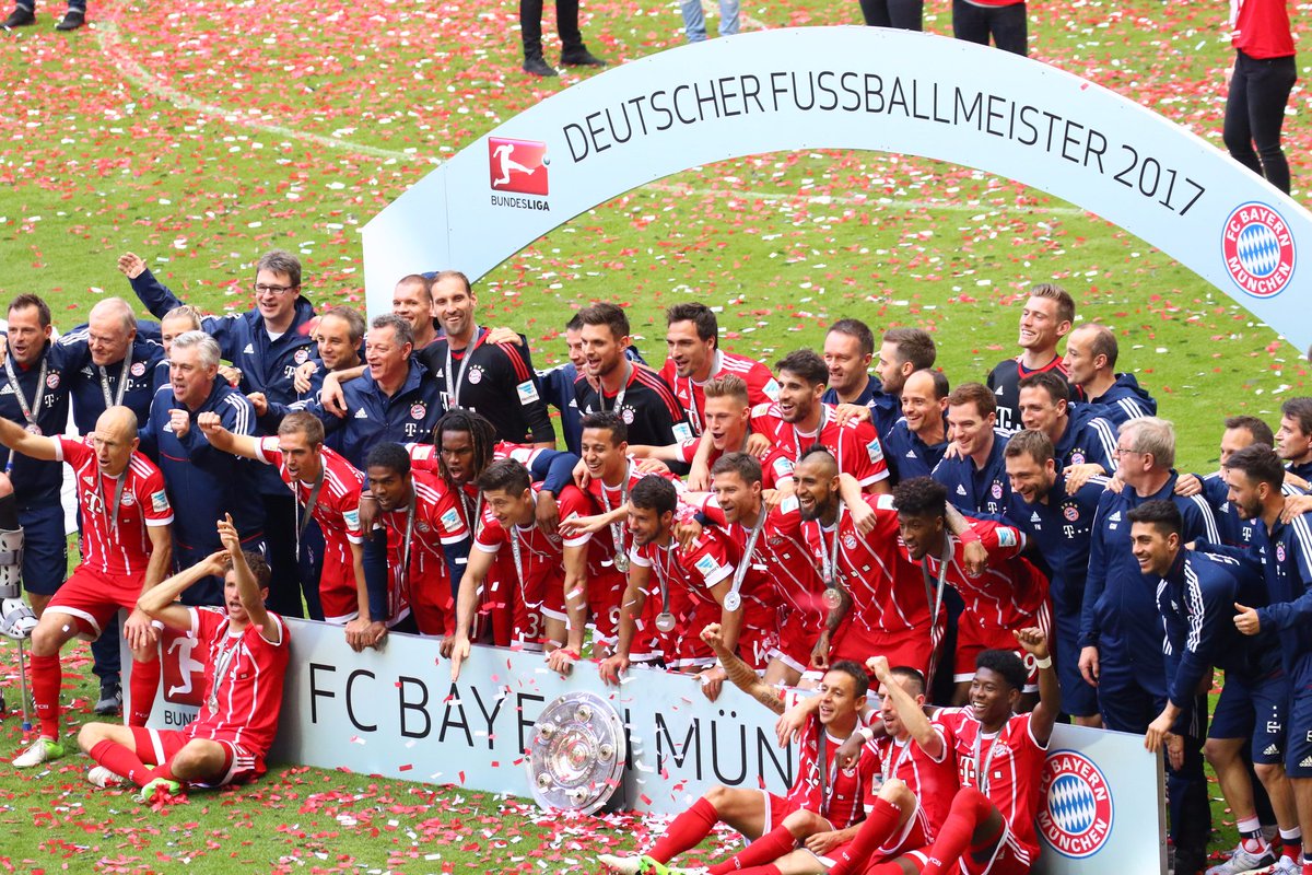 FCBayernEN's tweet photo. DEUTSCHER FUSSBALLMEISTER! #FCBayern #Mia5anMia https://t.co/JU8jJSfGHL