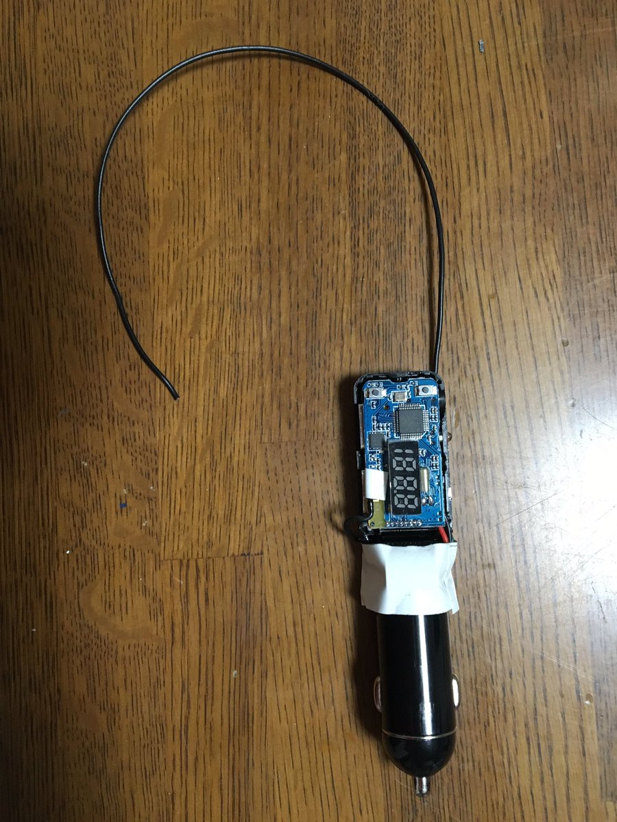 いしこっけ 車持ってる人なら誰もが使ってるであろうラジオの電波利用して音楽流すやつ 安いやつ買ったらノイズ がひどかったからちょっと改造したらノイズめっちゃ減った そしていくつか機能が壊れるという犠牲も払った カバーもつけるの面倒臭いから いしこっけ 車持ってる人なら誰もが使ってるであろうラジオの電波利用して音楽流すやつ 安いやつ買ったらノイズ がひどかったからちょっと改造したらノイズめっちゃ減った そしていくつか機能が壊れるという犠牲も払った カバーもつけるの面倒臭いから
