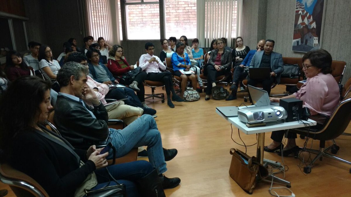 KabilZerouali's tweet photo. Verónica Zambrano explica los resultados del trabajo de @PlanIntEcuador  #TerremotoManabí #CienciAlerta @ciespal #IRDecv https://t.co/KlncxRVrQ9