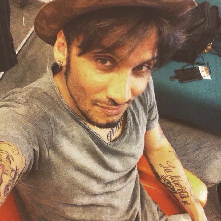 iwillreachyou's tweet photo. #MTVAwardsStar Fabrizio Moro https://t.co/65qZik5uaz