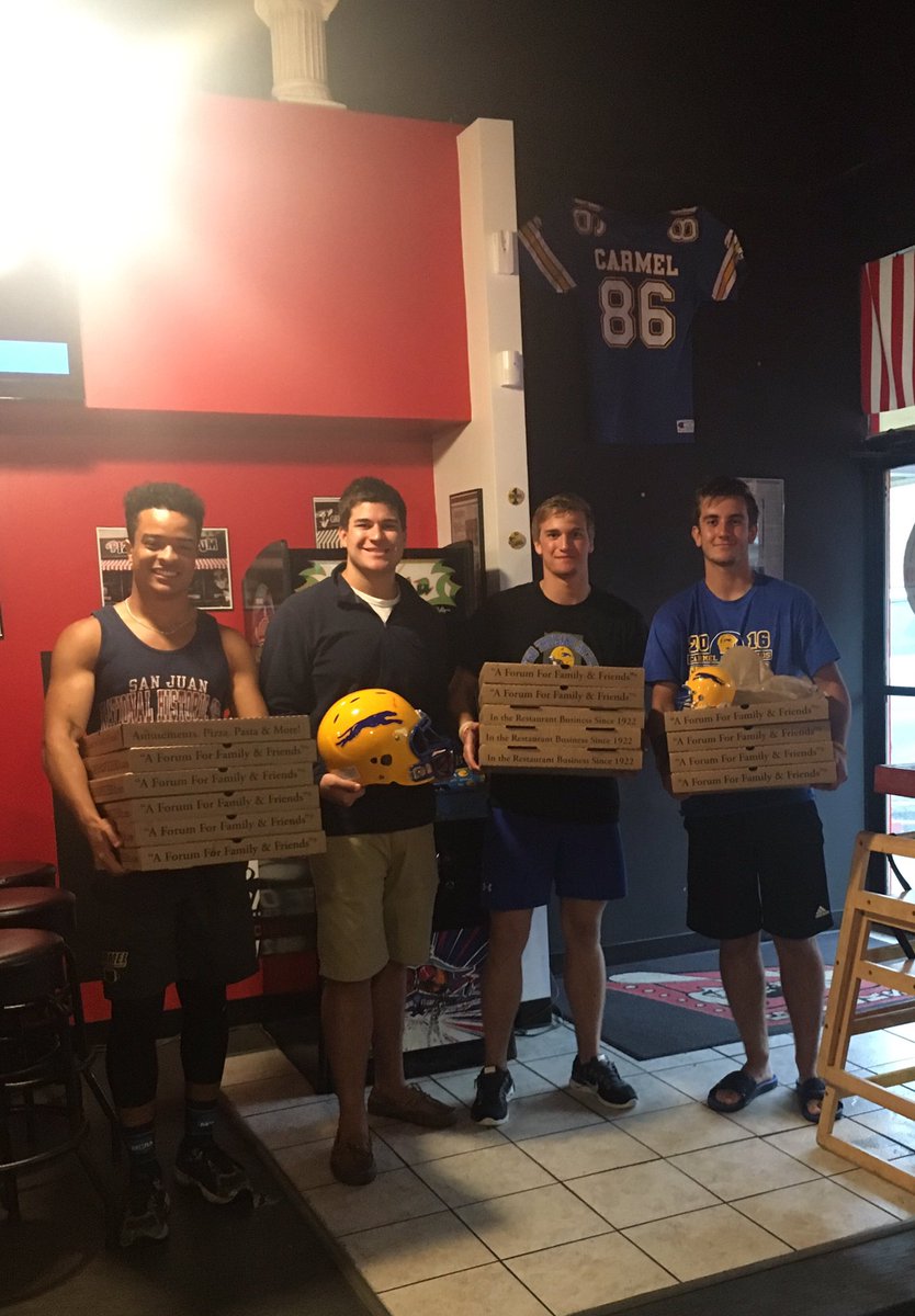 Thanks Greeks Pizzeria for the pizza for our Carmel Football Car Wash <a href="/GreeksofCarmel/">GreeksofCarmel</a> @coach_hebert