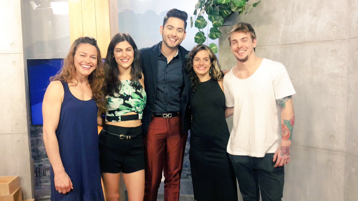 marioluna31's tweet photo. Con parte del elenco de actores y bailarines de @FuerzaBrutaMTY 👏🏻🙌🏻💃🏼🕺🏼 de vista en @PlanB_Azteca7 😁 ¡No te pierdas el programa 11 am! https://t.co/VOZuCBaCmJ