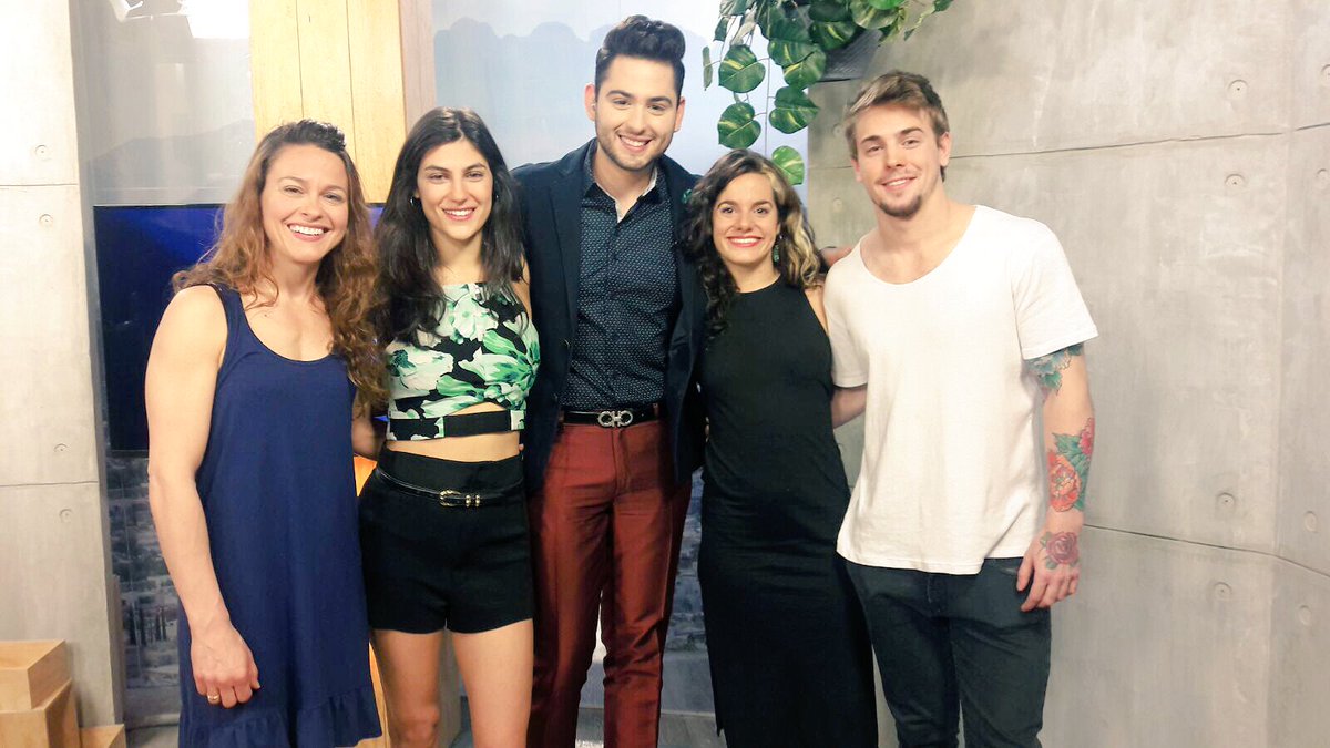 marioluna31's tweet photo. Con parte del elenco de actores y bailarines de @FuerzaBrutaMTY 👏🏻🙌🏻💃🏼🕺🏼 de vista en @PlanB_Azteca7 😁 ¡No te pierdas el programa 11 am! https://t.co/VOZuCBaCmJ