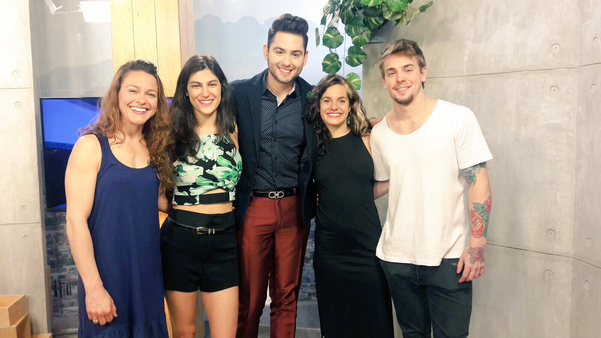marioluna31's tweet photo. Con parte del elenco de actores y bailarines de @FuerzaBrutaMTY 👏🏻🙌🏻💃🏼🕺🏼 de vista en @PlanB_Azteca7 😁 ¡No te pierdas el programa 11 am! https://t.co/VOZuCBaCmJ