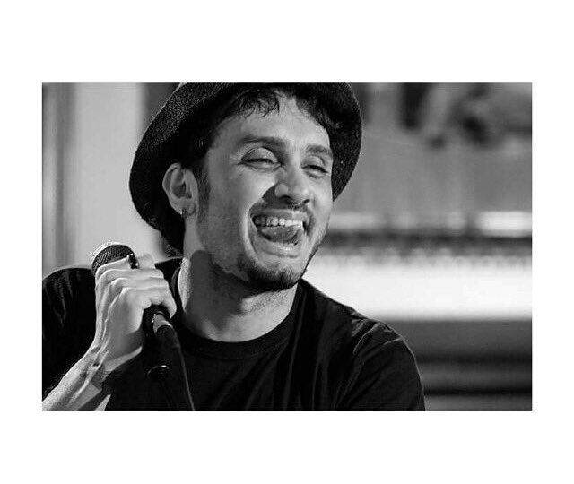 iwillreachyou's tweet photo. #MTVAwardsStar Fabrizio Moro https://t.co/13xdrTrJ2Y