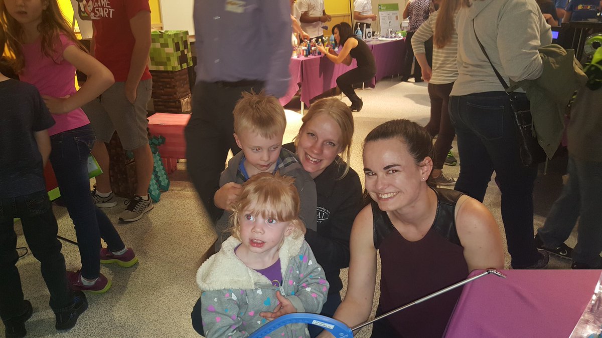 FlexDexSurgical's tweet photo. Awesome night at @aahandsonmuseum #TechTwilight!  Amazing how fast kids learned @FlexDexSurgical All had fun #STEM #LetThemPlay https://t.co/tsKd9Jcqq8