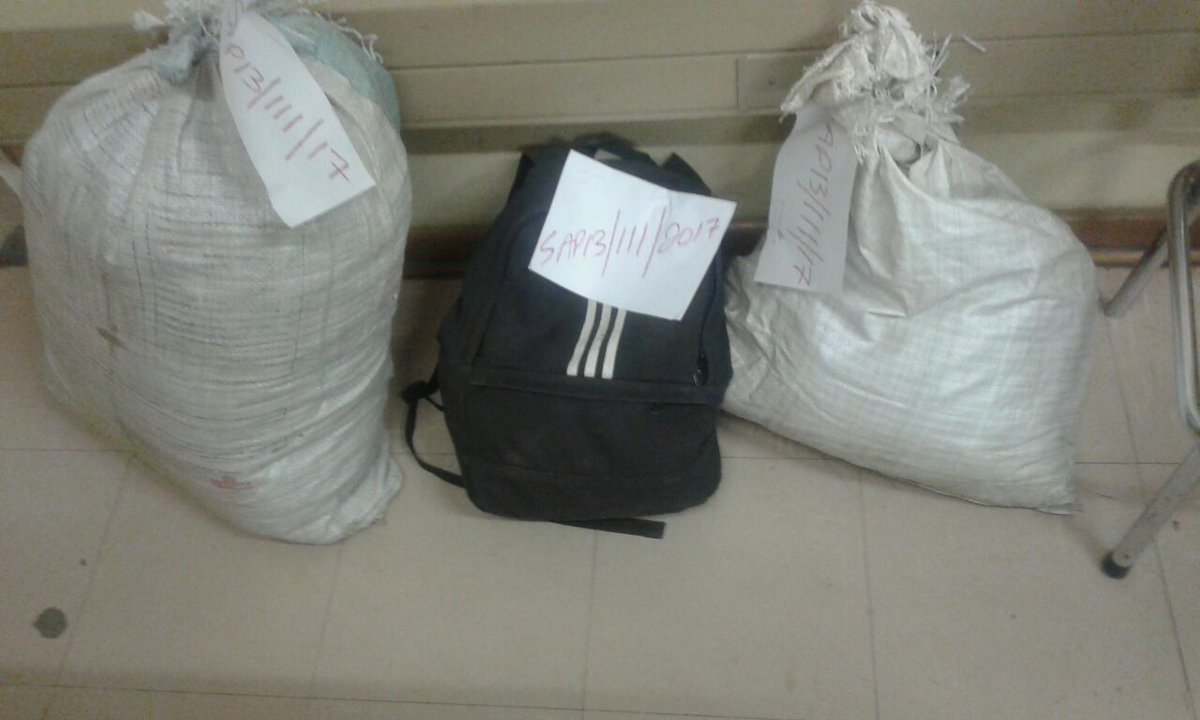 SAPoliceService's tweet photo. #sapsEC Barkly East #SAPS members and reservist arrested 5 suspects and confiscated 6,239 kg of dagga last night. NP https://t.co/yCslpZZyd5