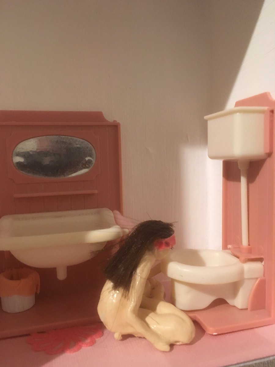 contextual_rave's tweet photo. More from the fine art pop up @3Dfound_rave @James_EH_Ward @LindaSDrew @clementine_am @anavicente @FEDiploma @KatharinaKoall https://t.co/mvBp558A14